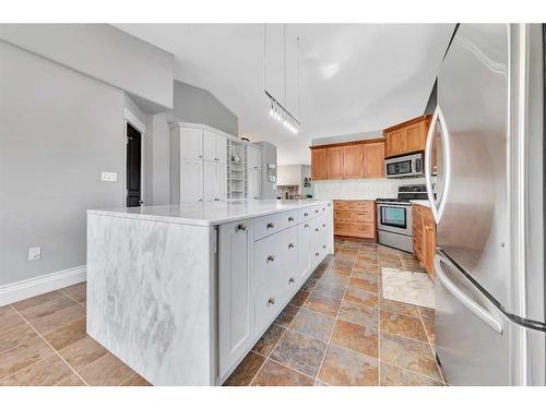 5220 19 Street, Lloydminster, AB - Indoor Photo Showing Kitchen