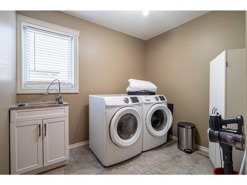 5705 21 Street, Lloydminster, AB - Indoor Photo Showing Laundry Room