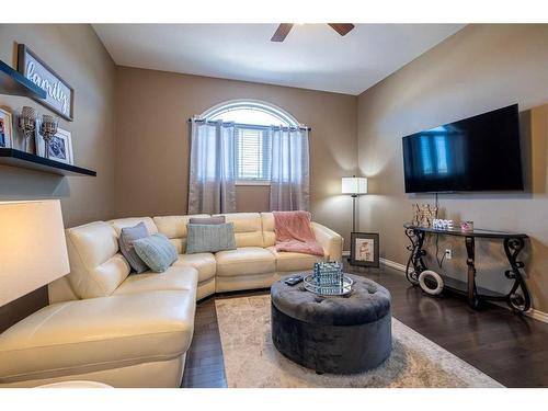 5705 21 Street, Lloydminster, AB - Indoor Photo Showing Living Room