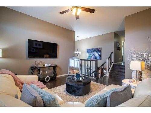 5705 21 Street, Lloydminster, AB - Indoor Photo Showing Living Room