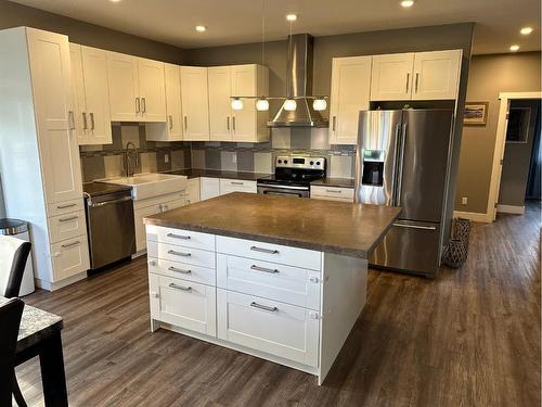 4332 51 Avenue, Hardisty, AB - Indoor Photo Showing Kitchen