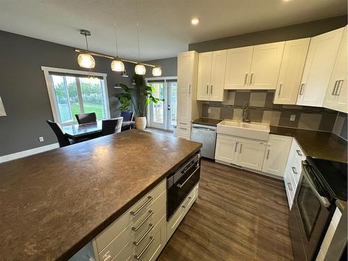 4332 51 Avenue, Hardisty, AB - Indoor Photo Showing Kitchen