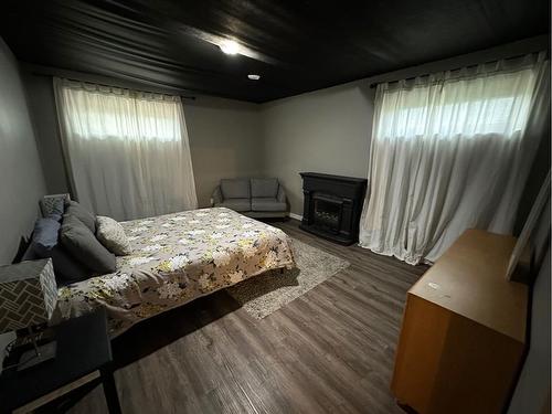 4332 51 Avenue, Hardisty, AB - Indoor Photo Showing Bedroom