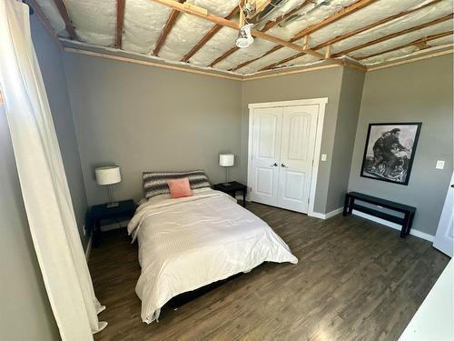 4332 51 Avenue, Hardisty, AB - Indoor Photo Showing Bedroom