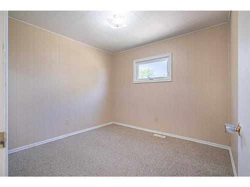 18 3Rd Street, Marwayne, AB - Indoor Photo Showing Other Room