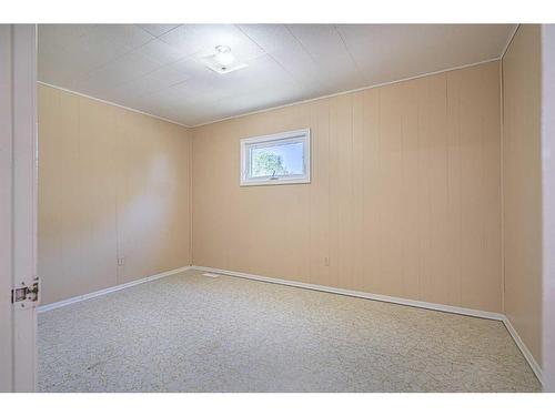 18 3Rd Street, Marwayne, AB - Indoor Photo Showing Other Room