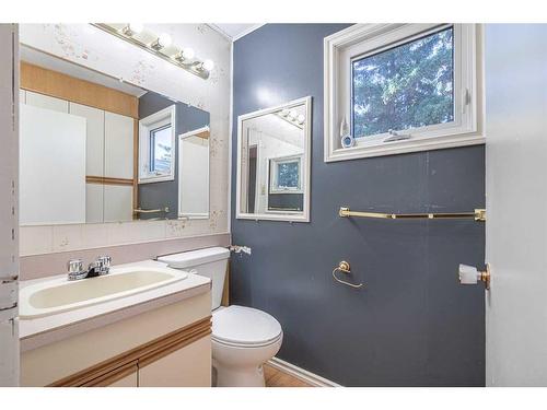 18 3Rd Street, Marwayne, AB - Indoor Photo Showing Bathroom