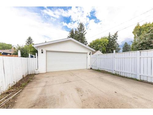 5315 47 Street, Lloydminster, AB - Outdoor