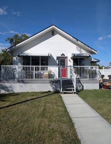 5105 Norfolk Avenue, Coronation, AB - Outdoor With Deck Patio Veranda