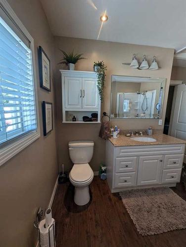 5105 Norfolk Avenue, Coronation, AB - Indoor Photo Showing Bathroom