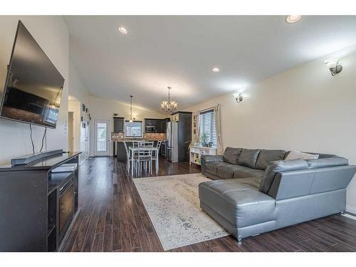 4101 74 Avenue, Lloydminster, AB - Indoor Photo Showing Living Room