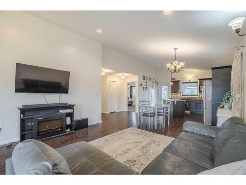 4101 74 Avenue, Lloydminster, AB - Indoor Photo Showing Living Room