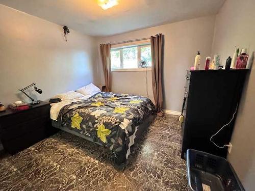 4712 57 Avenue, Lloydminster, AB - Indoor Photo Showing Bedroom