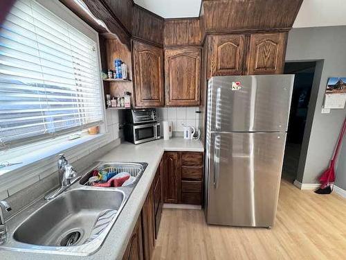 4712 57 Avenue, Lloydminster, AB - Indoor Photo Showing Kitchen With Double Sink