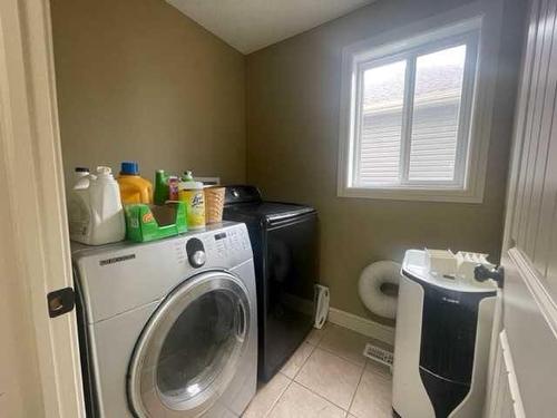 B-820 28 Street, Wainwright, AB - Indoor Photo Showing Laundry Room