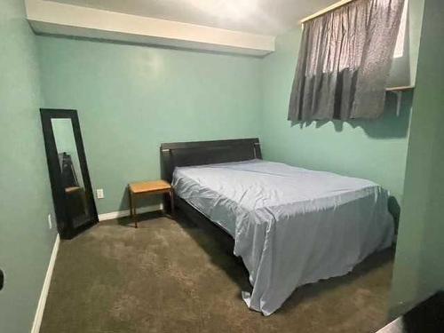 B-820 28 Street, Wainwright, AB - Indoor Photo Showing Bedroom