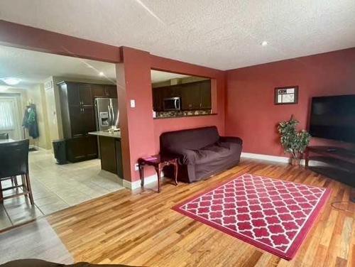 B-820 28 Street, Wainwright, AB - Indoor Photo Showing Living Room