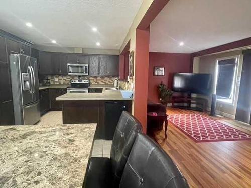 B-820 28 Street, Wainwright, AB - Indoor Photo Showing Kitchen