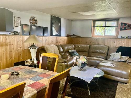 202 5 Avenue, Wainwright, AB - Indoor Photo Showing Living Room