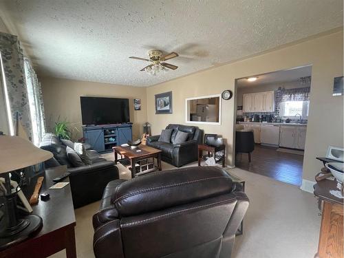 202 5 Avenue, Wainwright, AB - Indoor Photo Showing Living Room