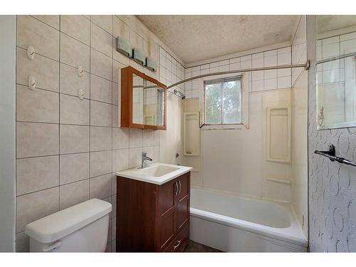 5405 50 Street, Lloydminster, AB - Indoor Photo Showing Bathroom