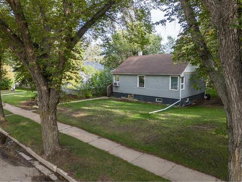 5405 50 Street, Lloydminster, AB - Outdoor