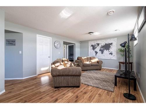 4522 24 Street, Lloydminster, SK - Indoor Photo Showing Living Room