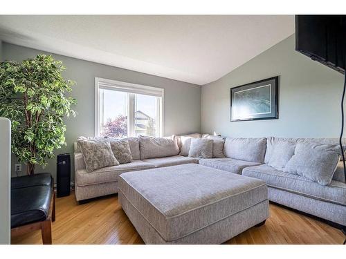 4522 24 Street, Lloydminster, SK - Indoor Photo Showing Living Room