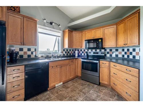 4522 24 Street, Lloydminster, SK - Indoor Photo Showing Kitchen With Double Sink