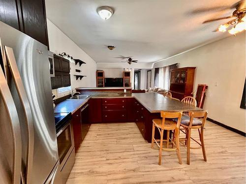 36 Selkirk Avenue, Hughenden, AB - Indoor Photo Showing Kitchen With Double Sink