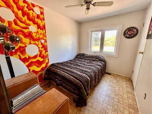 36 Selkirk Avenue, Hughenden, AB - Indoor Photo Showing Bedroom