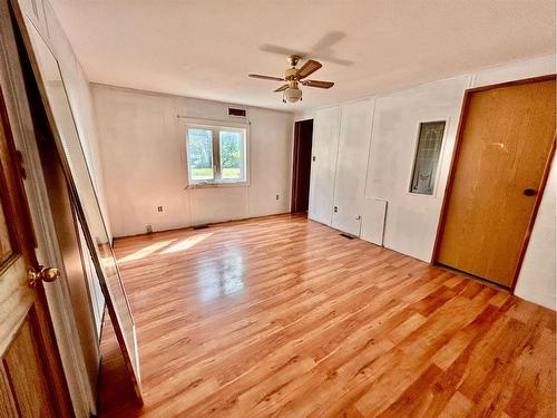 36 Selkirk Avenue, Hughenden, AB - Indoor Photo Showing Other Room