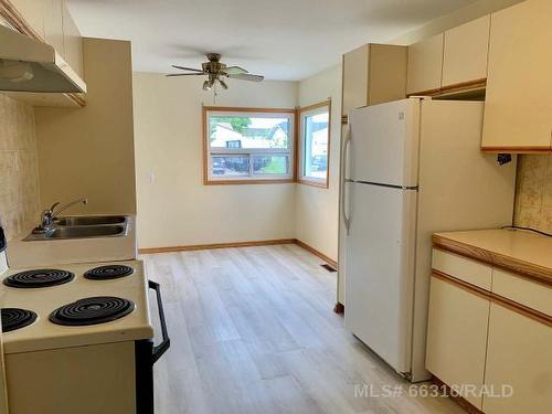 1130 15 Street, Wainwright, AB - Indoor Photo Showing Kitchen