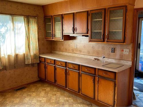 1237 6 Avenue, Wainwright, AB - Indoor Photo Showing Kitchen