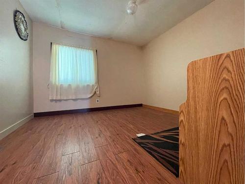 4631 51 Street, Mannville, AB - Indoor Photo Showing Other Room