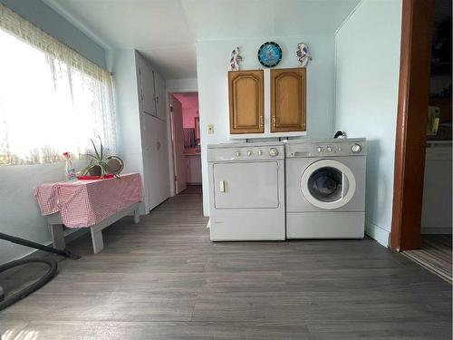 4631 51 Street, Mannville, AB - Indoor Photo Showing Laundry Room