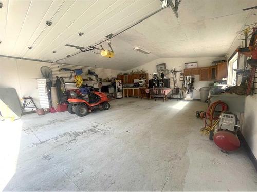 4631 51 Street, Mannville, AB - Indoor Photo Showing Garage