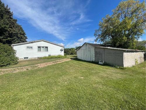 4631 51 Street, Mannville, AB - Outdoor