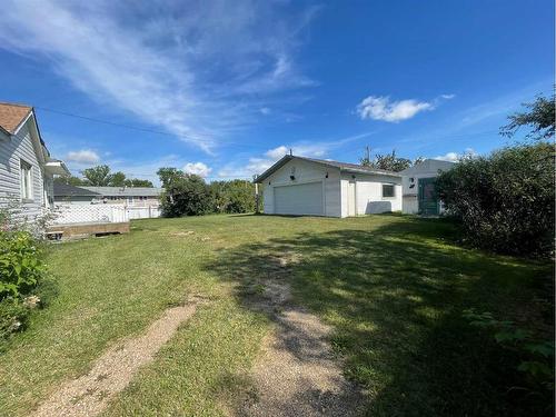 4631 51 Street, Mannville, AB - Outdoor