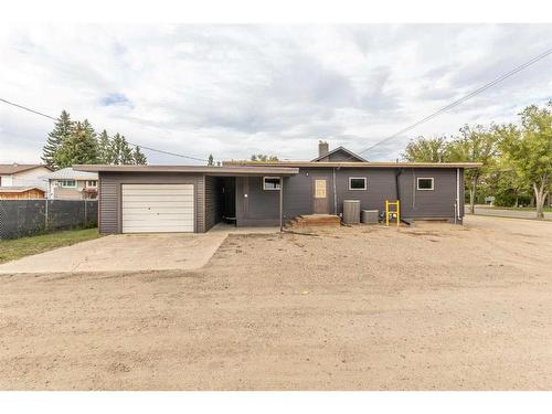 5501 51 Street, Lloydminster, AB 