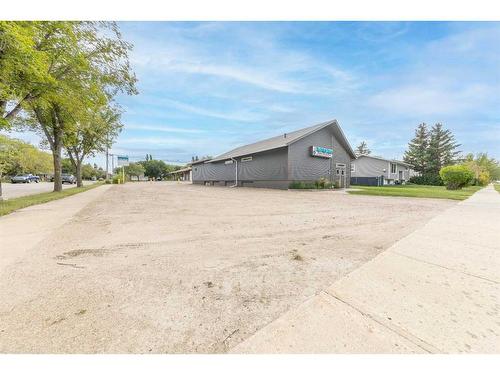 5501 51 Street, Lloydminster, AB 