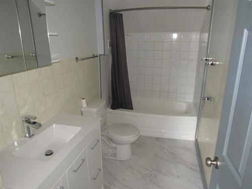 4526 52 Street, Vermilion, AB - Indoor Photo Showing Bathroom