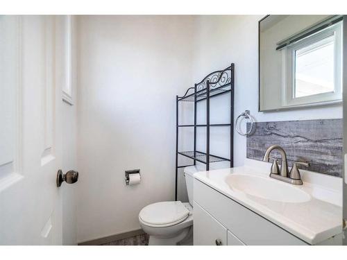 4720 58 Avenue, Lloydminster, AB - Indoor Photo Showing Bathroom