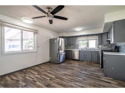 4720 58 Avenue, Lloydminster, AB - Indoor Photo Showing Kitchen