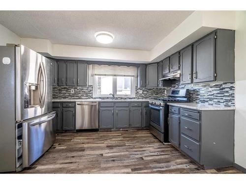 4720 58 Avenue, Lloydminster, AB - Indoor Photo Showing Kitchen With Stainless Steel Kitchen With Upgraded Kitchen