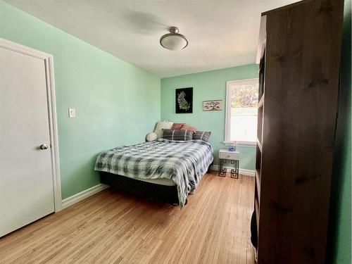 235 14 Street, Wainwright, AB - Indoor Photo Showing Bedroom