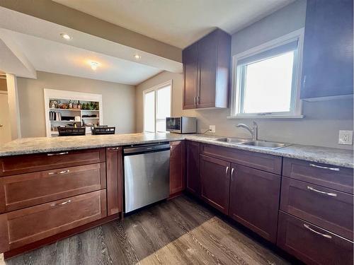 235 14 Street, Wainwright, AB - Indoor Photo Showing Kitchen With Double Sink