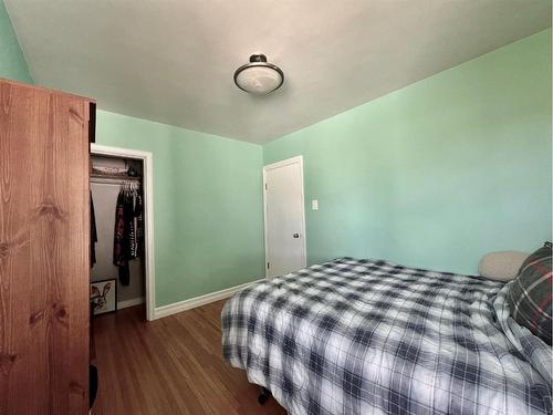 235 14 Street, Wainwright, AB - Indoor Photo Showing Bedroom