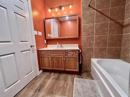 235 14 Street, Wainwright, AB - Indoor Photo Showing Bathroom