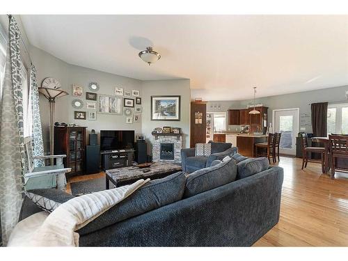 Ne 33-48-25 W3 R.M. Of Wilton, Rural, SK - Indoor Photo Showing Living Room With Fireplace